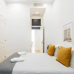 Bedrooms In Shared Apartment In Modern Accommodation In Downtown Lisbon