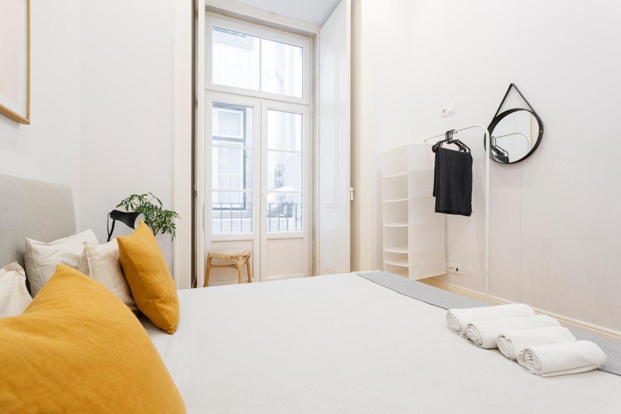 Guest house Bedrooms In Shared In Modern In Downtown