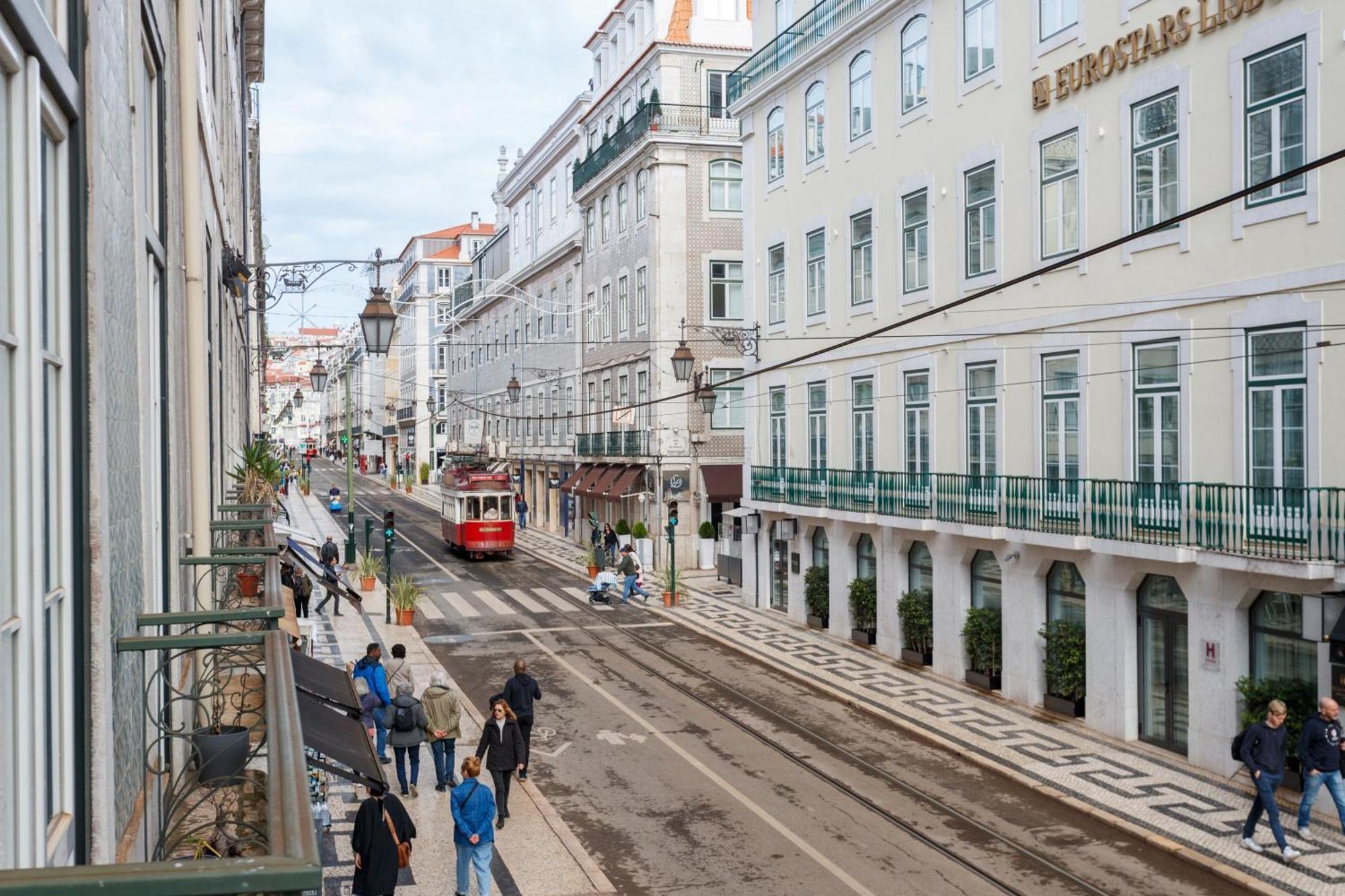 Bedrooms In Shared In Modern In Downtown Guest house Lisbon