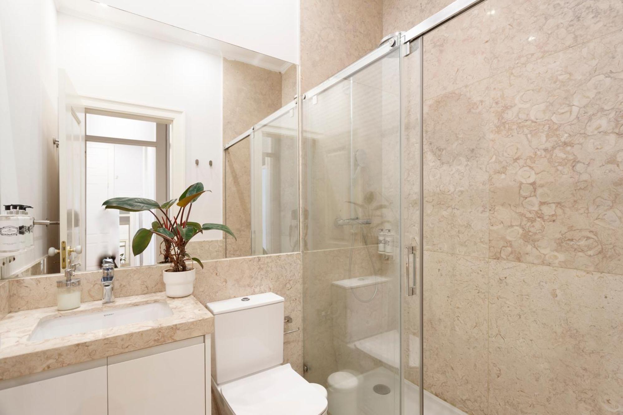 Bedrooms In Shared In Modern In Downtown *